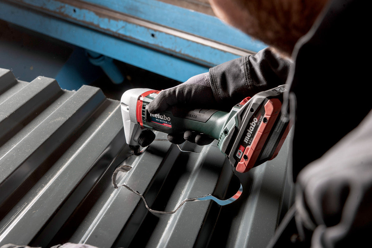 Buy Metabo | Cordless Nibblers NIV 18 LTX BL 1.6 | 601614850 from Power Tool Services - Image 3 | Best Price