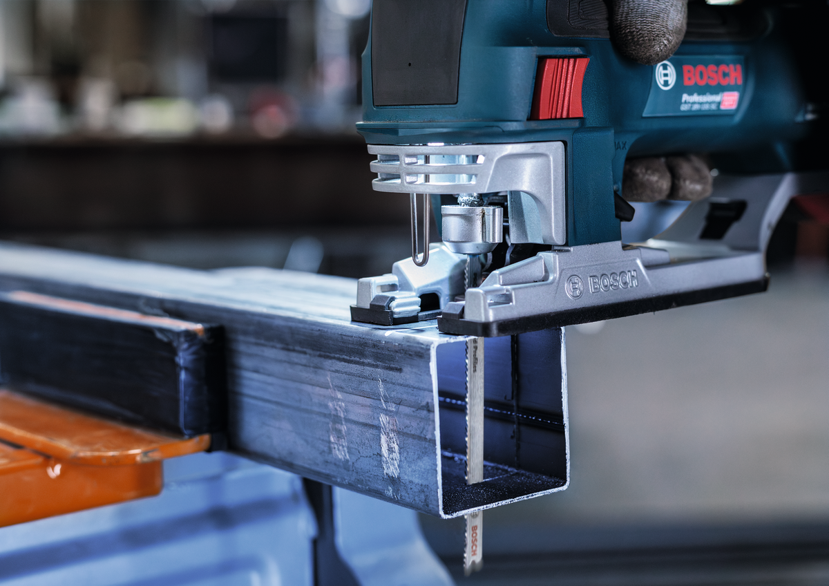 Bosch PRO T321BF Jigsaw Blade cutting through a metal profile using a Bosch jigsaw, showcasing precision and clean metal cutting.