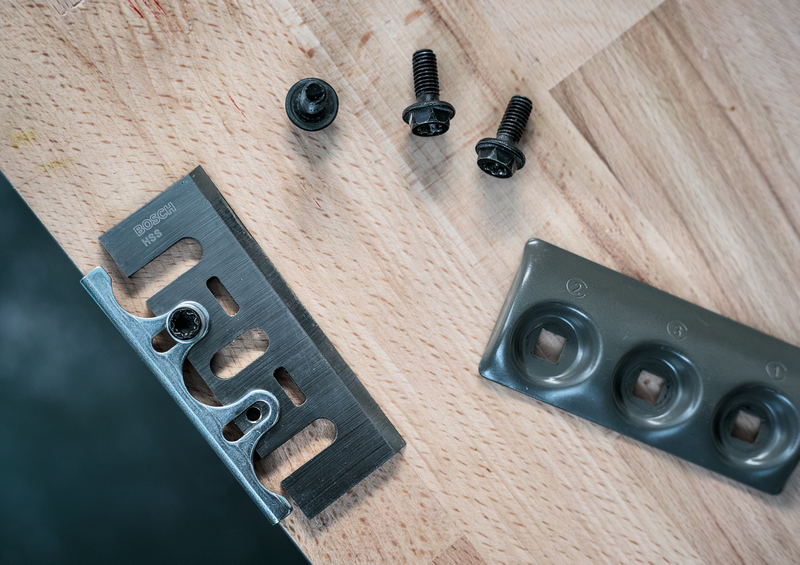 Bosch PRO Planer Knife, 82 x 29 x 3 mm 2608635905 with mounting hardware, ready for installation in compatible power planers.