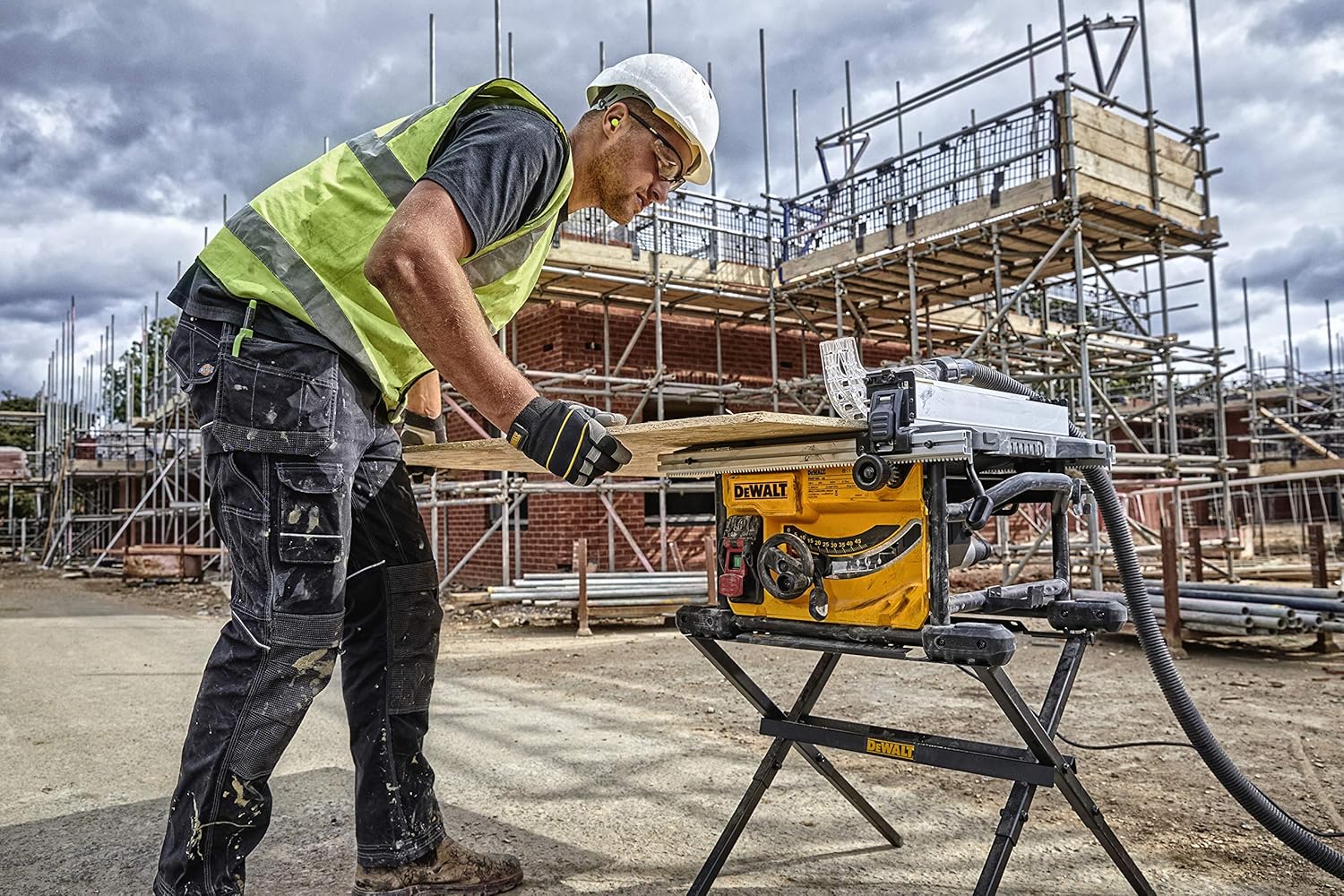 Dewalt Compact Table Saw 210mm DWE7485RS-QS 12 - Power Tool Services