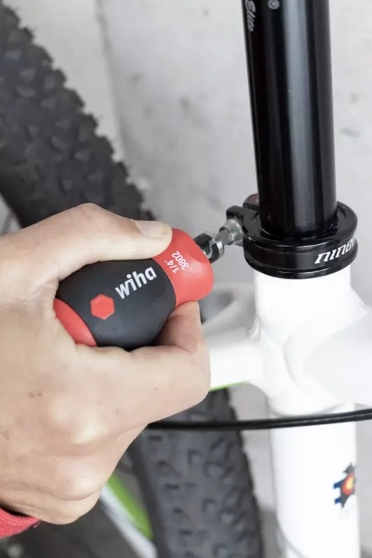 Wiha Screwdriver with bit magazine Stubby 14pc 43613 3 - Power Tool Services