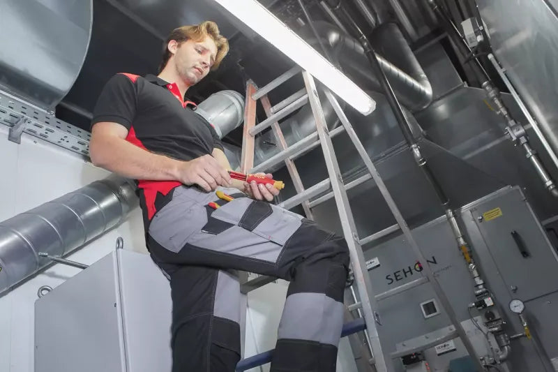 Wiha PocketMax Screwdriver with bit magazine mixed with 4 slimBits 12 - Power Tool Services