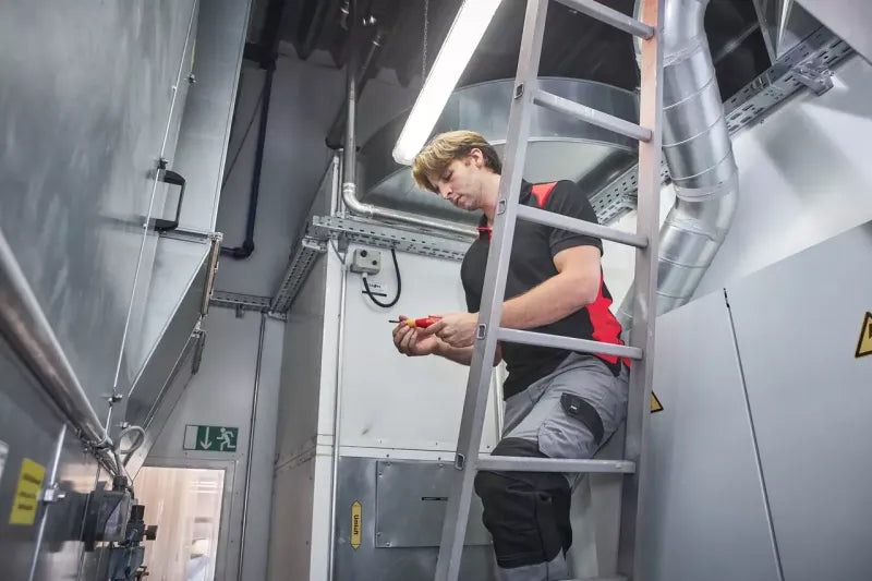 Wiha PocketMax Screwdriver with bit magazine mixed with 4 slimBits 11 - Power Tool Services