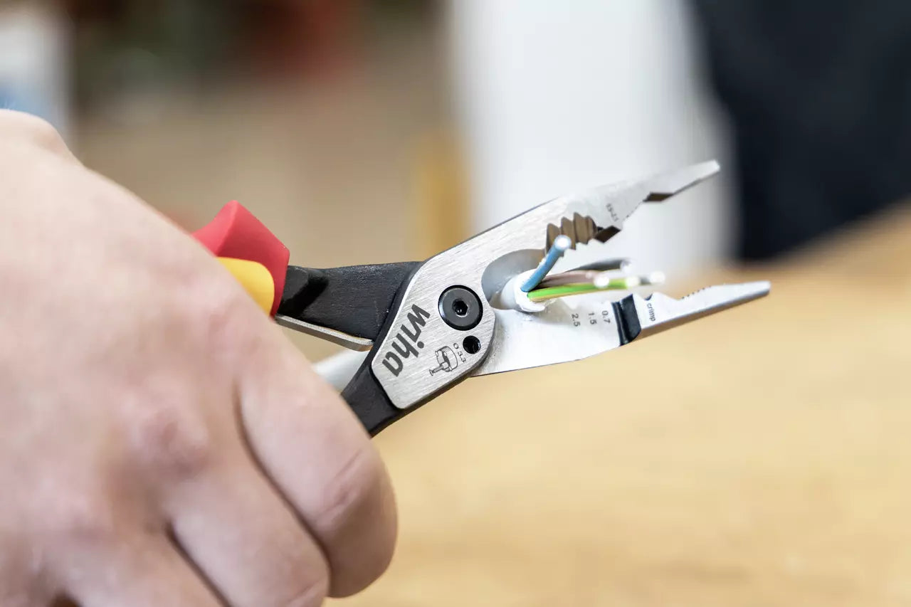 Wiha Multifunctional pliers 8 in 1 Industrial electric 45705 18 - Power Tool Services