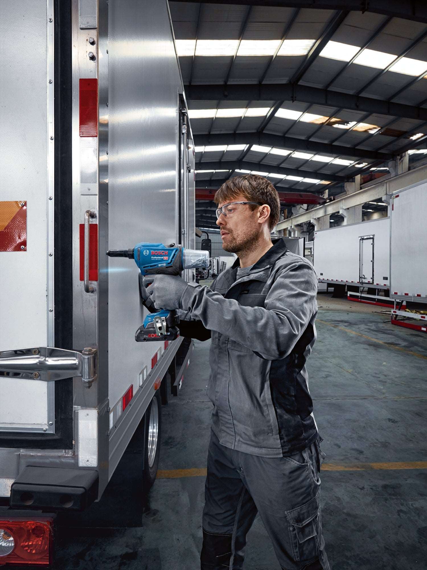 Bosch Professional Cordless Rivet Gun GRG 18V-16 C 06019K5000 Power Tool Services