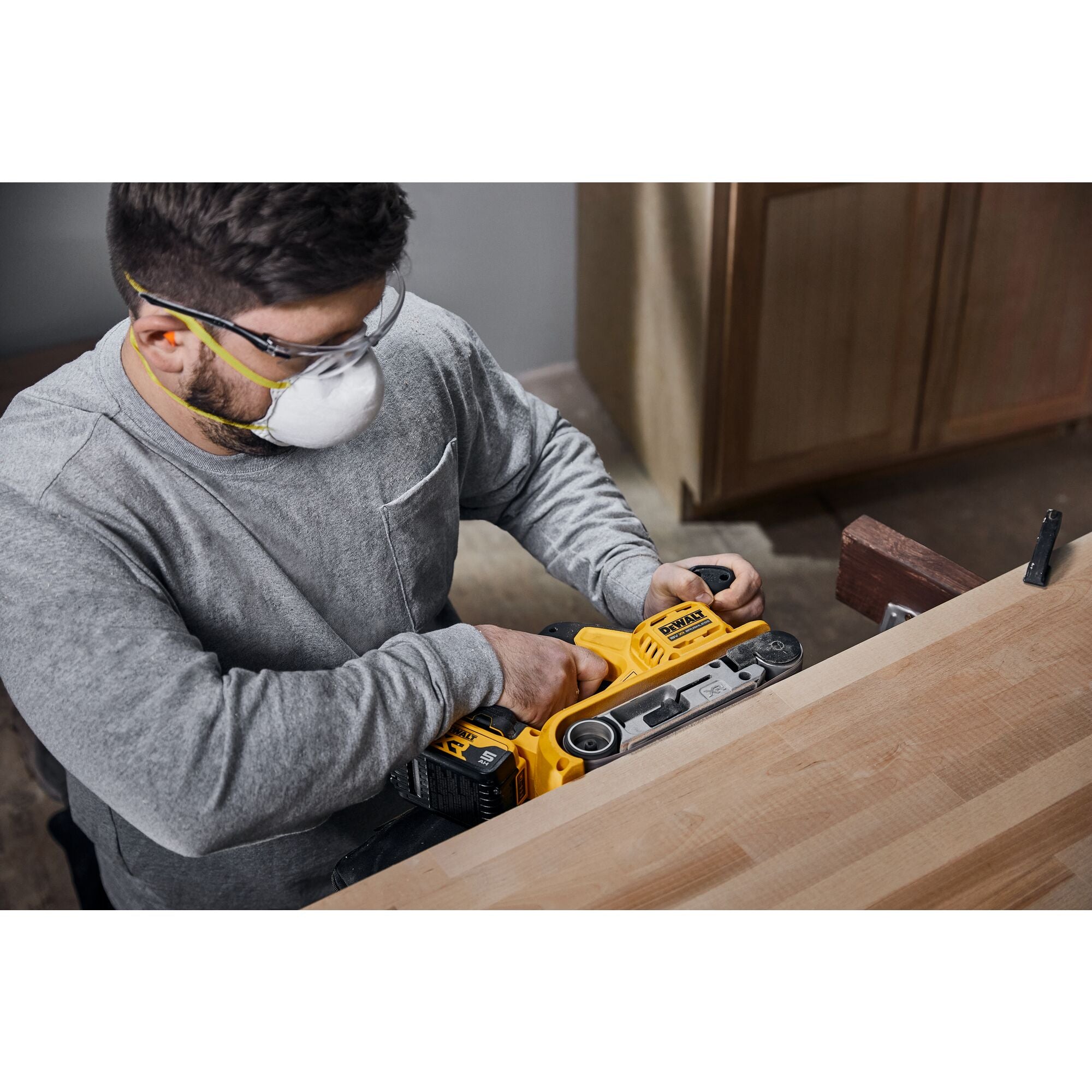 Dewalt 18V XR Brushless Belt Sander DCW220P2-QW 9 - Power Tool Services