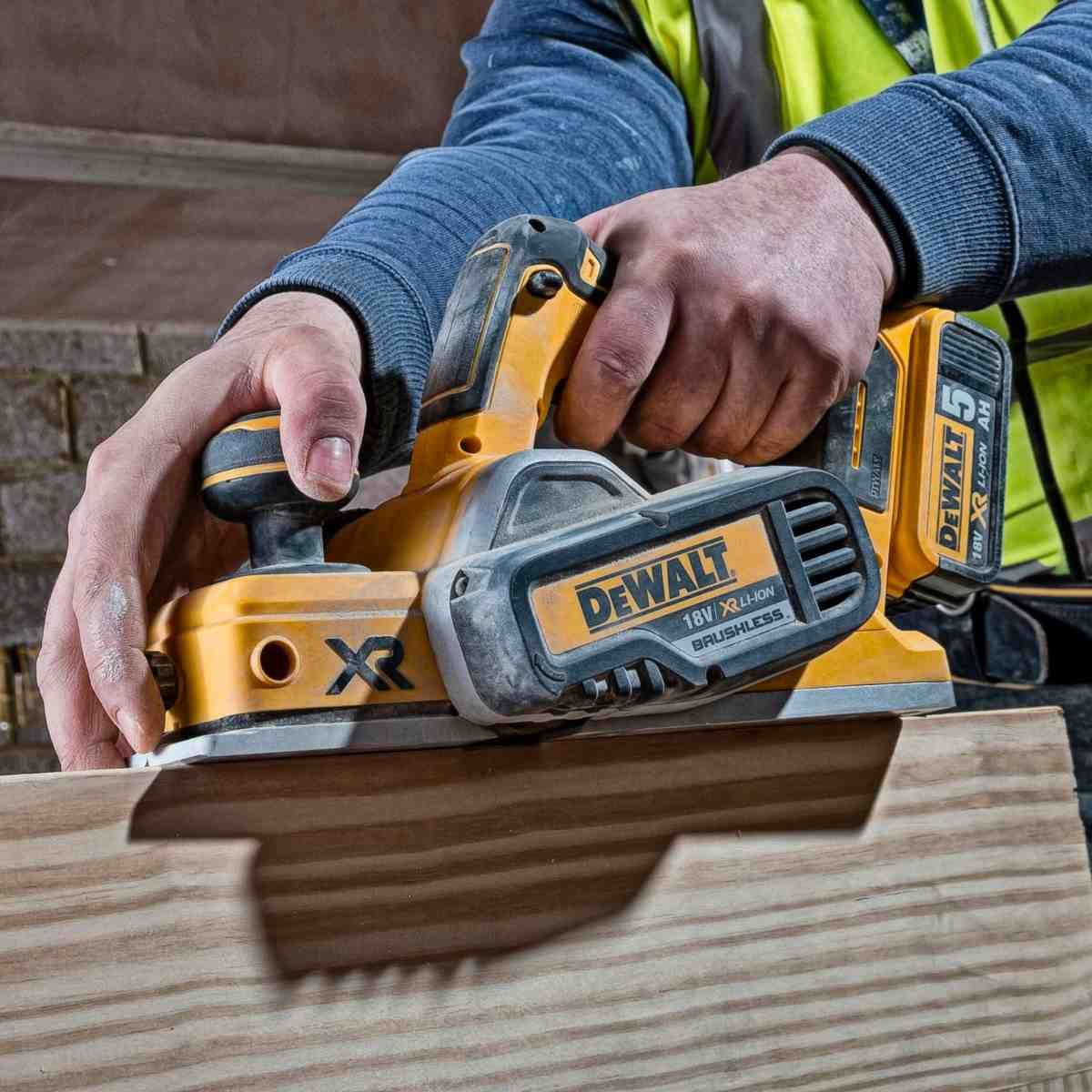 Buy Dewalt 18V Cordless Brushless Planer DCP580NT from Power Tool Services - Image 4 | Best Price