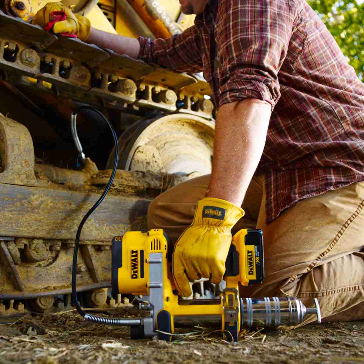 Dewalt 18V Cordless Grease Gun DCGG571M1 Power Tool Services