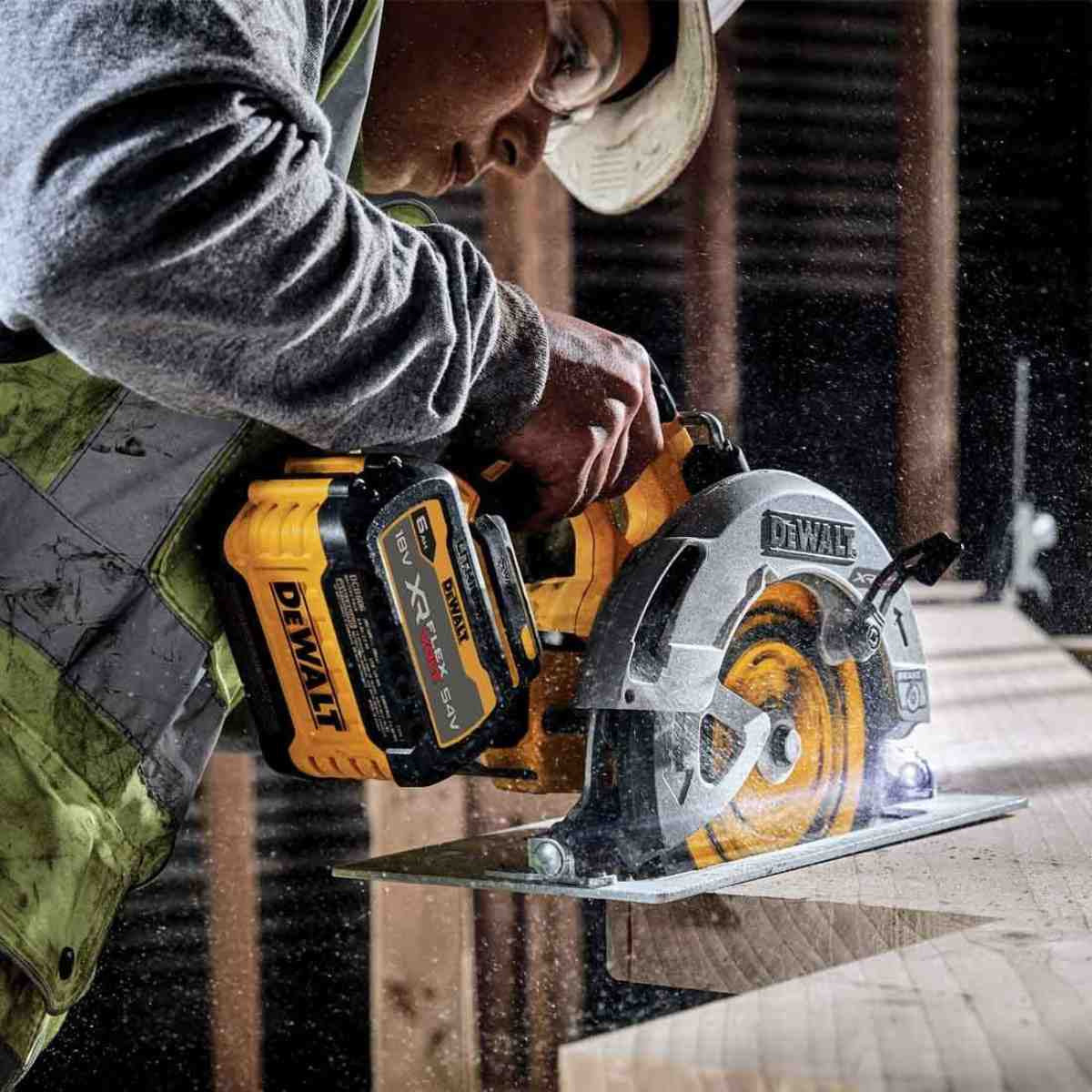 Buy Dewalt 18V Flexvolt Advantage Circular Saw DCS573NT from Power Tool Services - Image 4 | Best Price