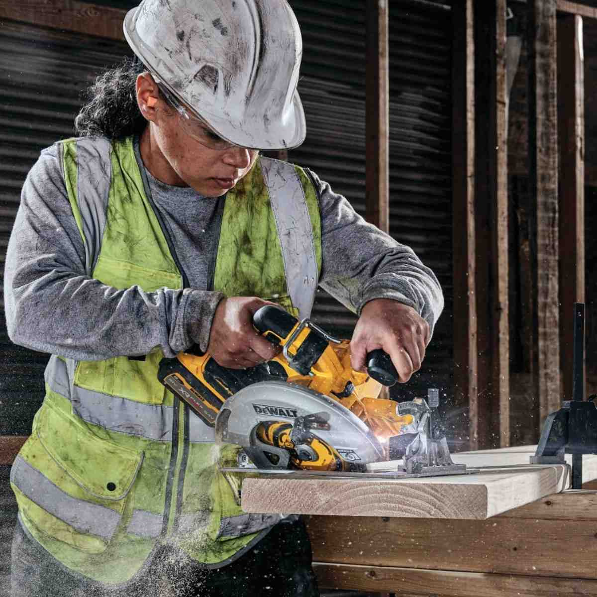 Buy Dewalt 18V Flexvolt Advantage Circular Saw DCS573NT from Power Tool Services - Image 3 | Best Price