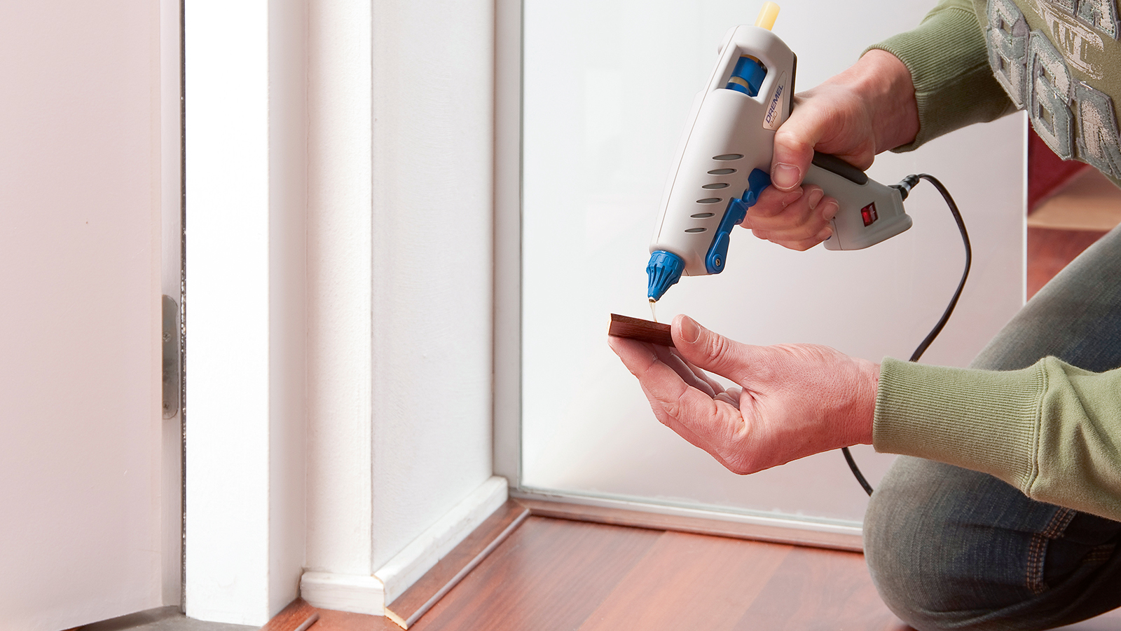 Buy Dremel Glue Gun 940 F0130940JA from Power Tool Services - Image 4 | Best Price