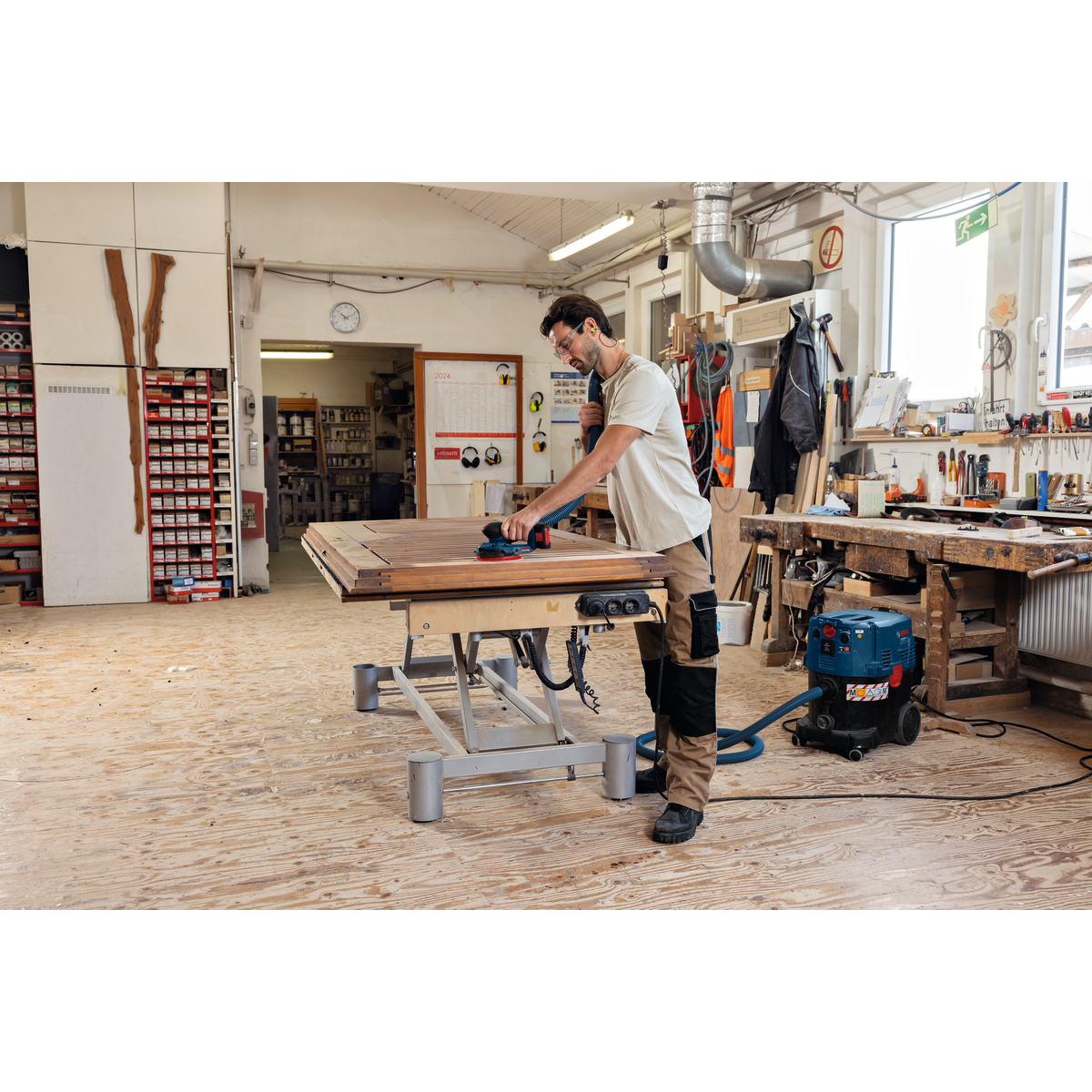 Bosch Professional Cordless Random Orbit Sander GEX 18V-150-3 0601372904 7 - Power Tool Services