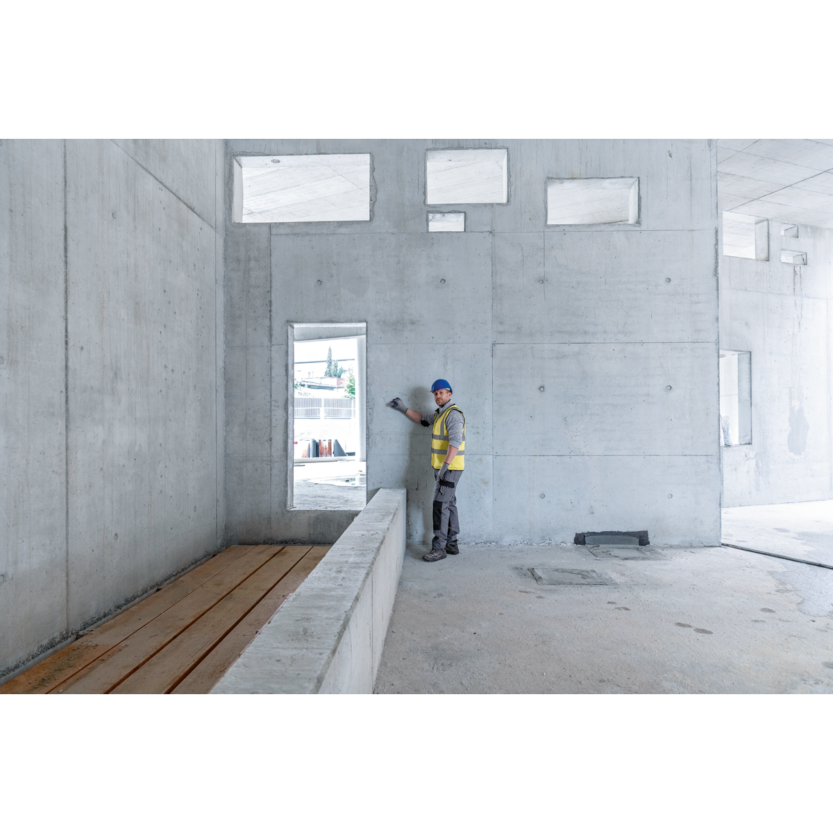 Bosch Professional Laser Measure GLM 50-21 06010753K0 8 - Power Tool Services