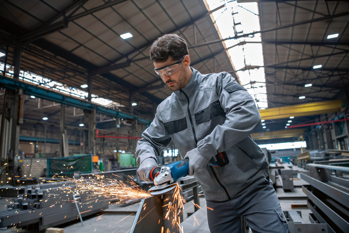 Bosch Professional Cordless Angle Grinder BITURBO GWS 18V-15 P 06019H6A00 4 - Power Tool Services