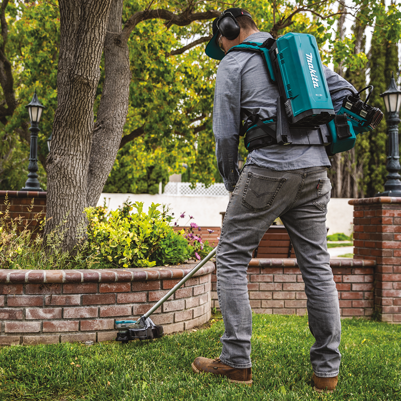 Buy Makita Portable Backpack Power Supply 36V (18V x 2) Tools PDC01 from Power Tool Services - Image 2 | Best Price