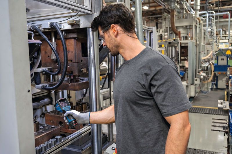 Bosch Professional Thermo Camera GTC 12V-450-13 0601083901 7 - Power Tool Services