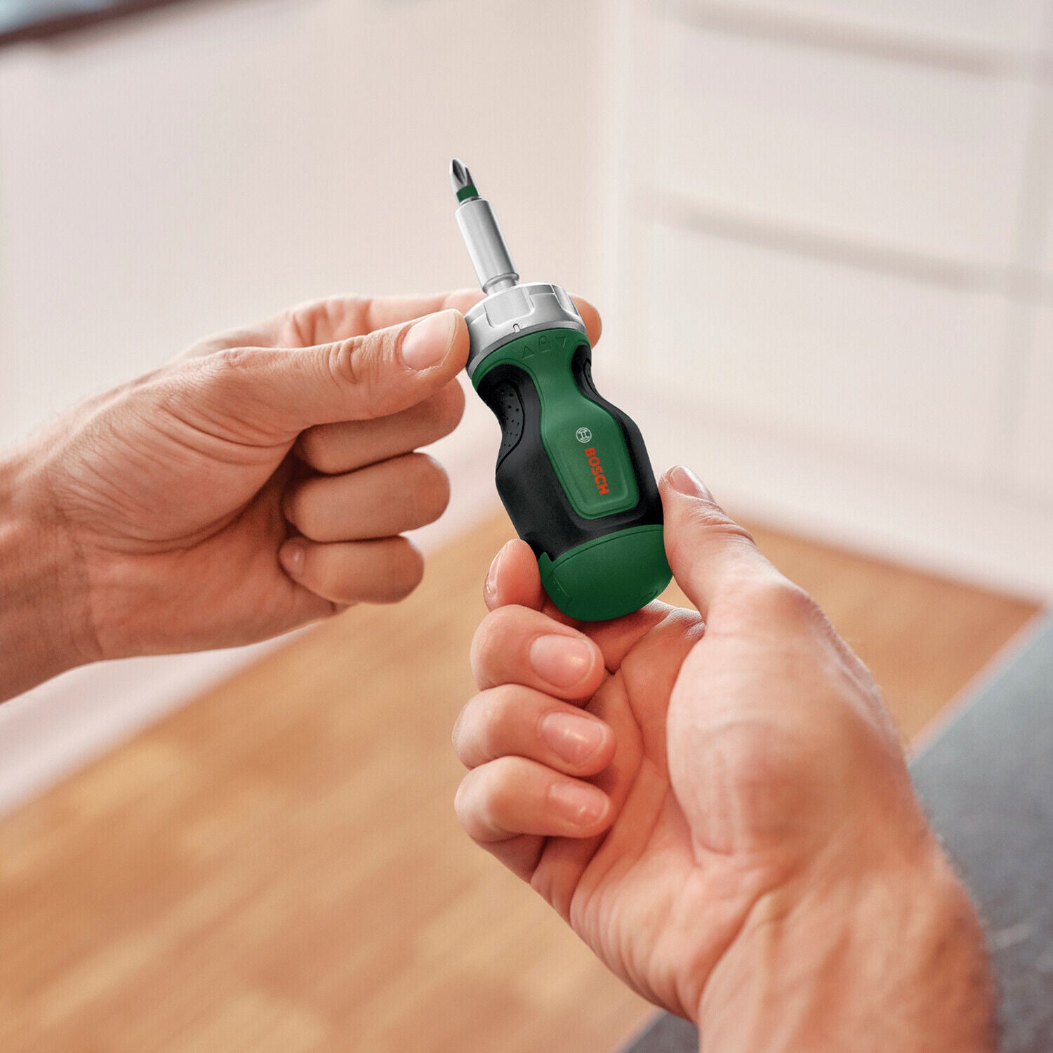 Buy Bosch DIY Stubby Ratchet Screwdriver with 6 Bits 1600A027PK from Power Tool Services - Image 4 | Best Price