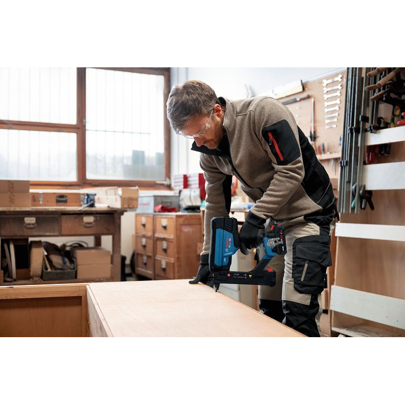 Bosch PRO Cordless Narrow Crown Stapler GTH18V-38-2M 0601482D00