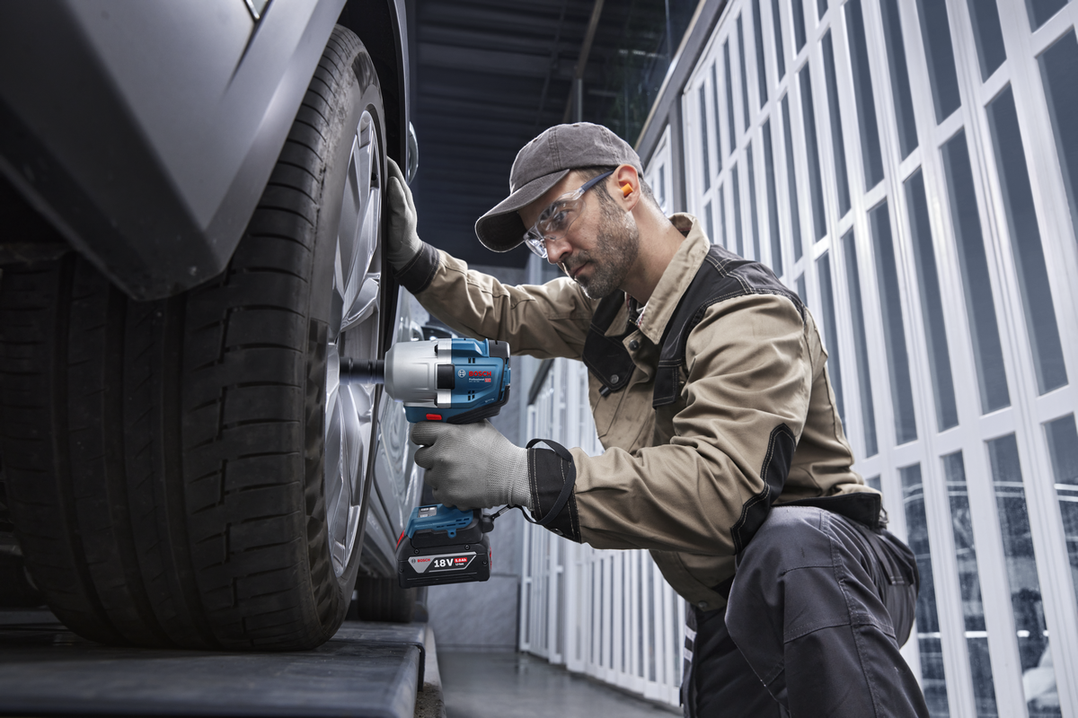 Bosch Professional Impact Wrench GDS 18V-780 06019P4021 13 - Power Tool Services