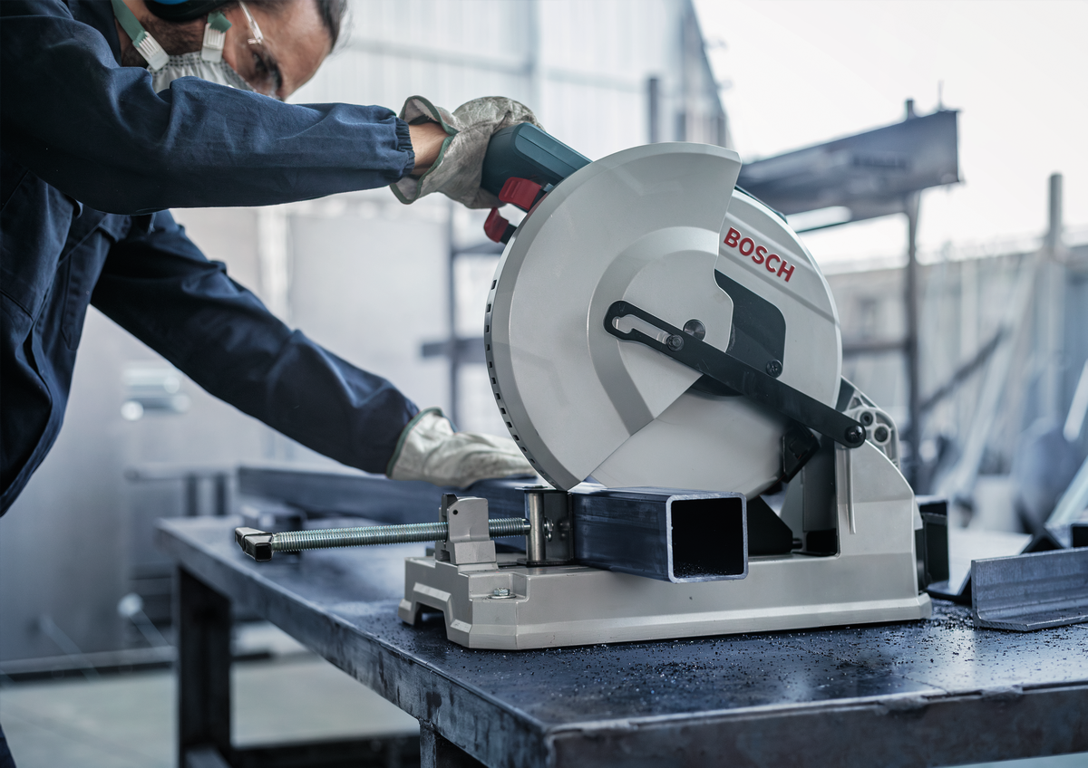 Bosch PRO Steel Circular Saw Blade, Corded, 305 x 2.2 x 25.4 mm, T72 2608844869 11 - Power Tool Services