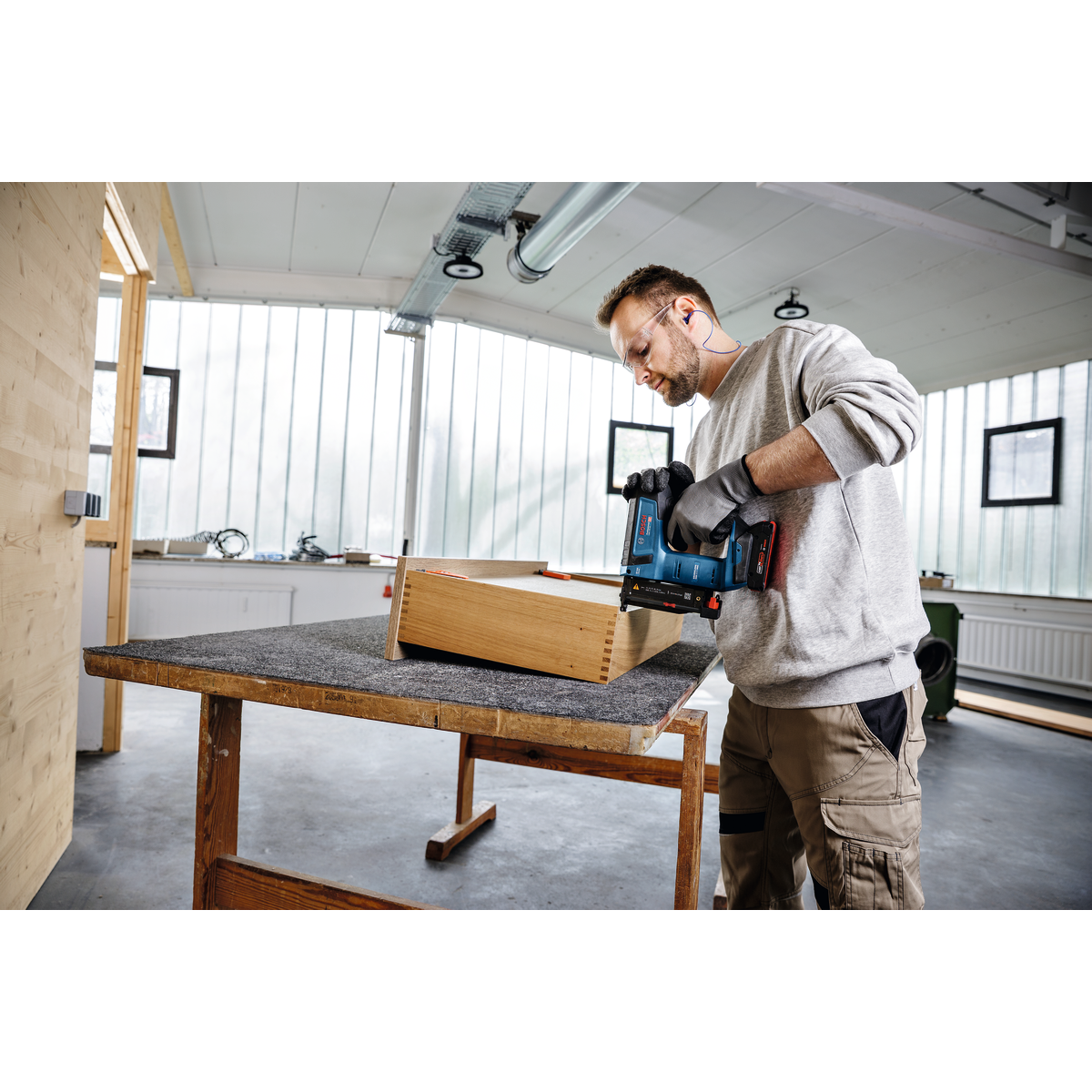 Bosch Professional Cordless Wood Nailer GNH 18V-35 8 - Power Tool Services