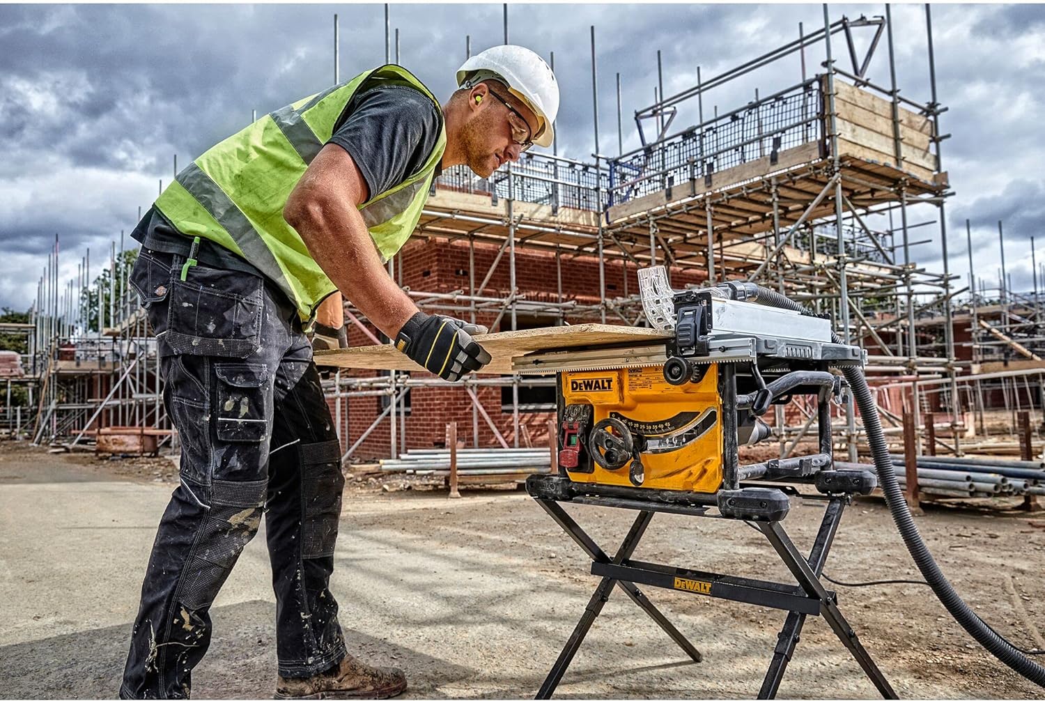 Dewalt Compact Table Saw 210mm DWE7485RS-QS 7 - Power Tool Services