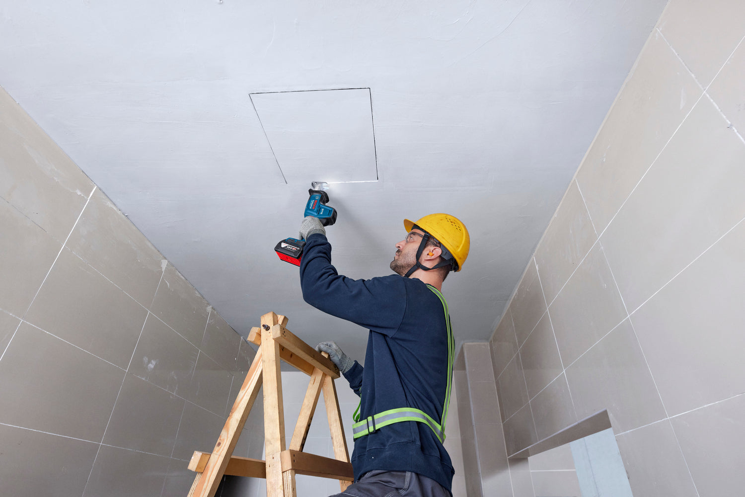 Bosch Professional Cordless Reciprocating Saw GSA 18V-24 06016A5100 13 - Power Tool Services