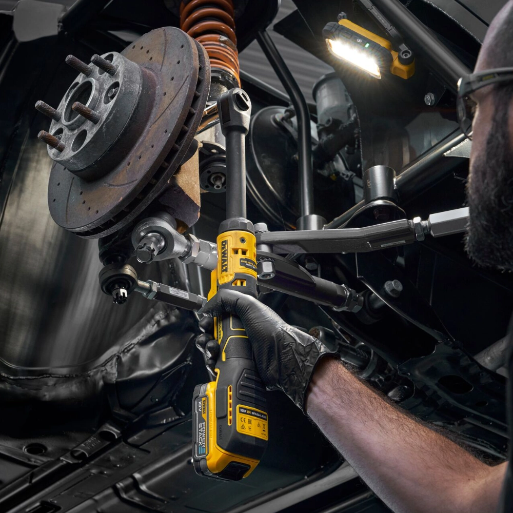 DEWALT 18V XR Brushless 3/8" Extended Ratchet | DCF513EN