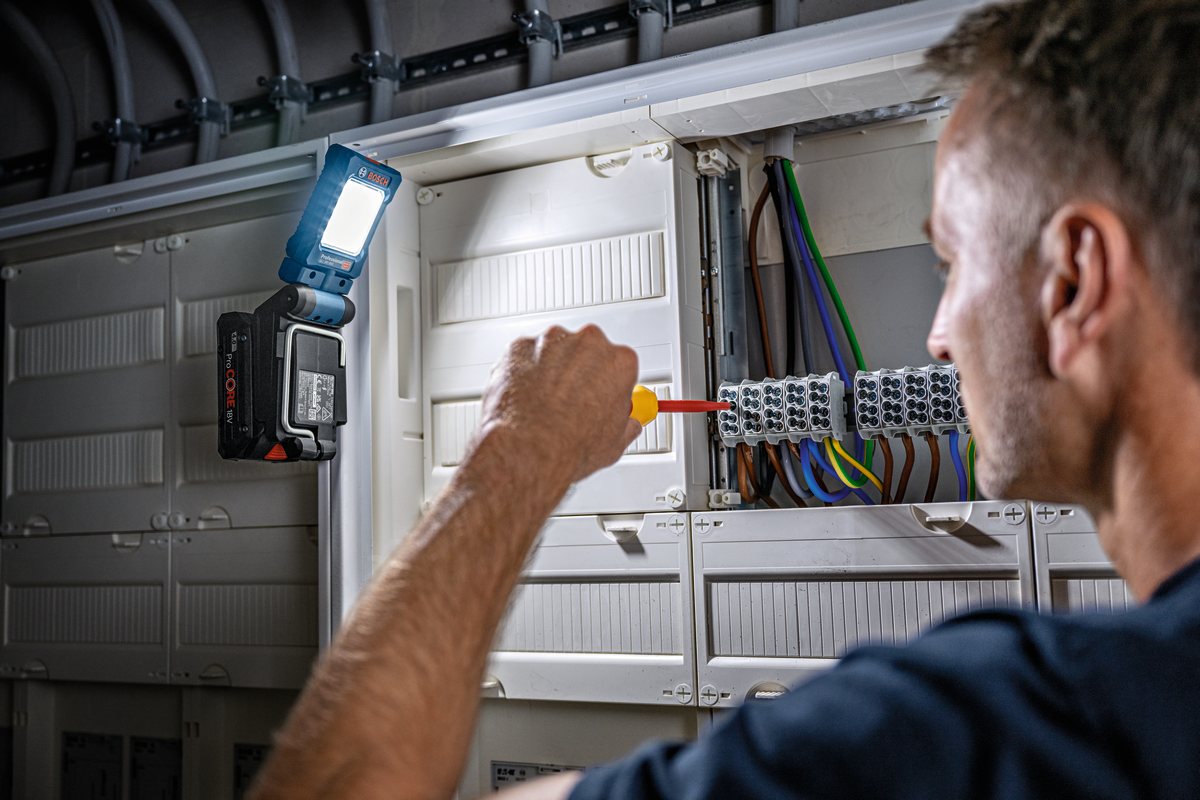 Bosch Professional Cordless Light GLI 18V-800 (Solo) 0601443680