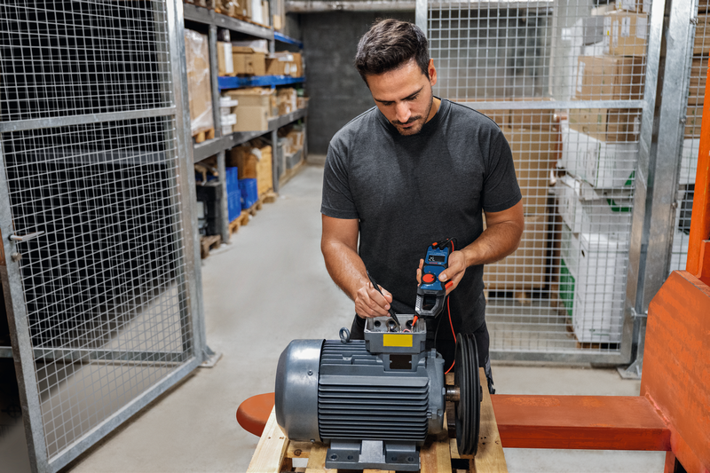 Bosch Professional Clamp meter GMC 600-15 0601077600 4 - Power Tool Services