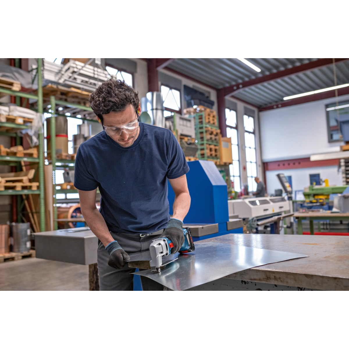 Bosch Professional Cordless Metal Shear GSC 18V-16 E 0601926300 6 - Power Tool Services
