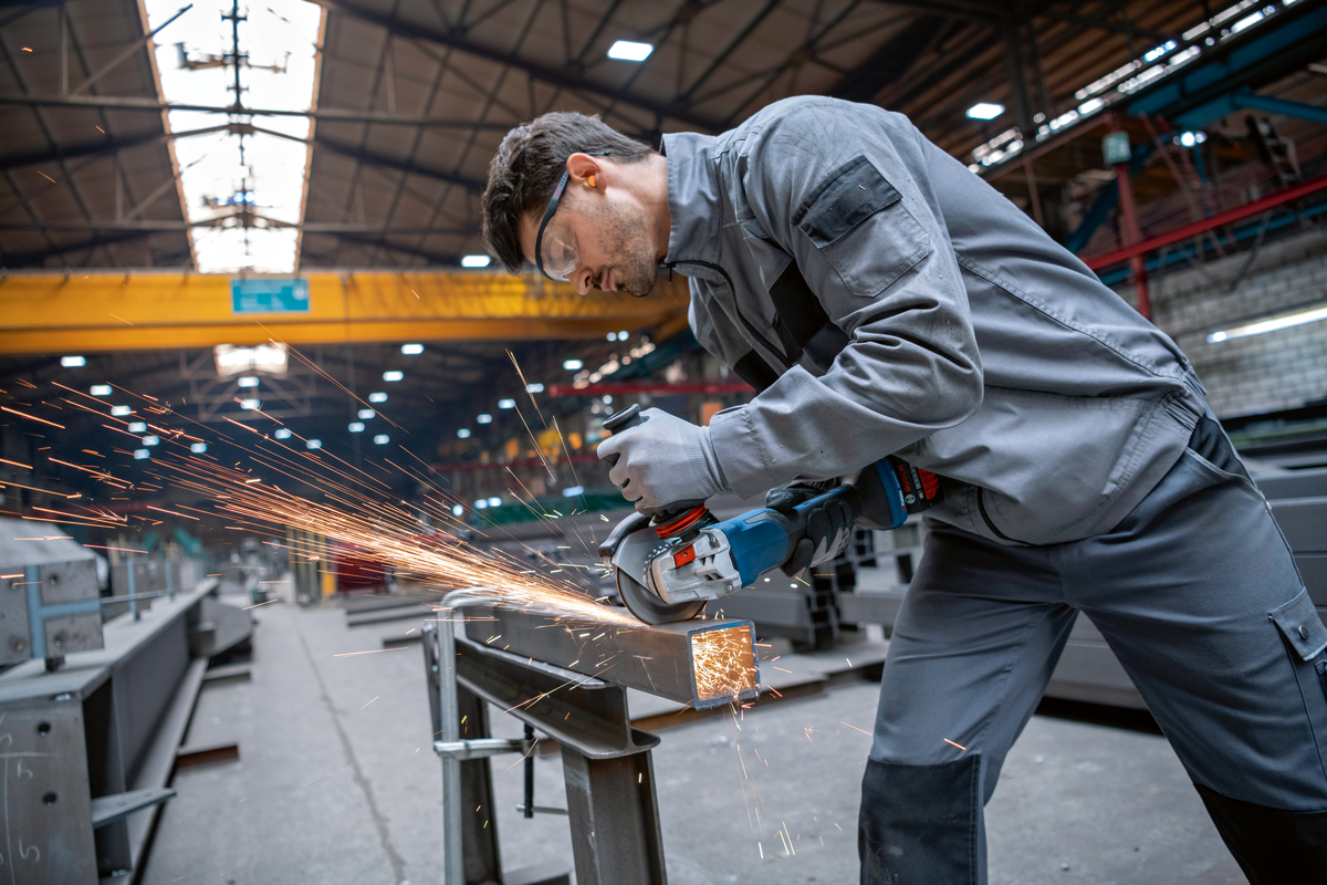 Bosch Professional Cordless Angle Grinder BITURBO GWS 18V-15 P 06019H6A00 3 - Power Tool Services