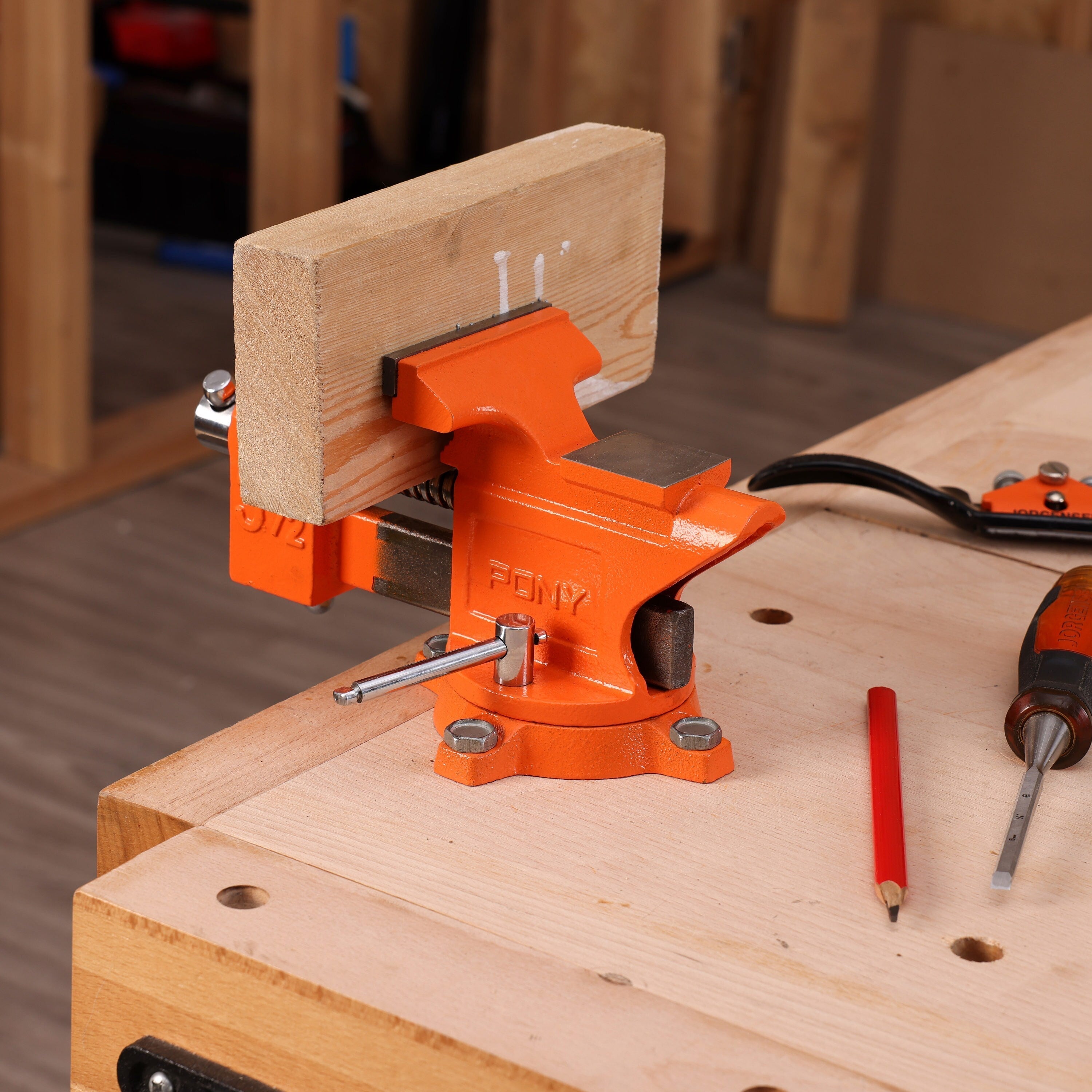 Pony light‑duty bench vise with swivel base AC23530 Power Tool Services