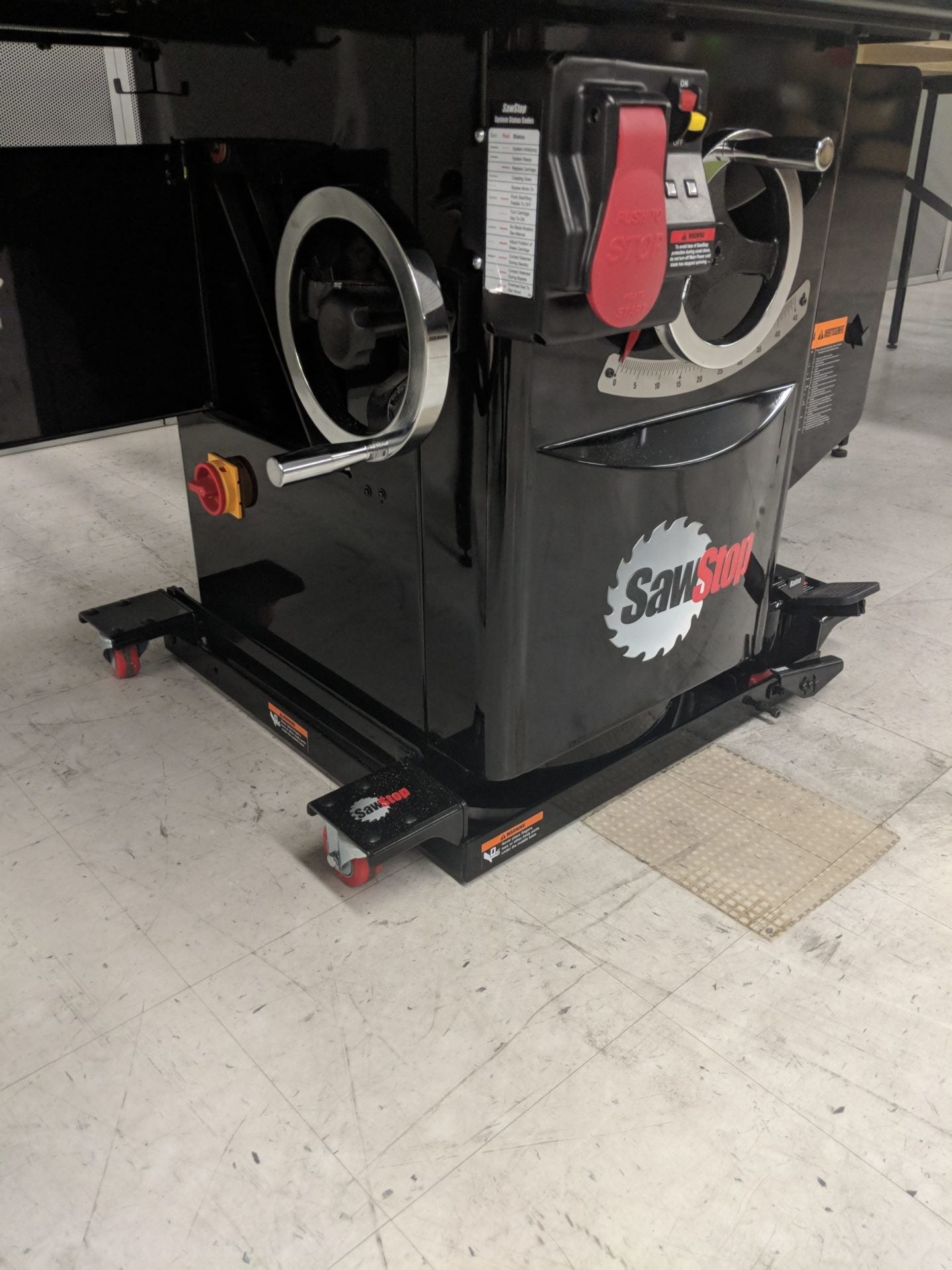 Sawstop Industrial Saw Mobile Base MB-IND-000 Power Tool Services