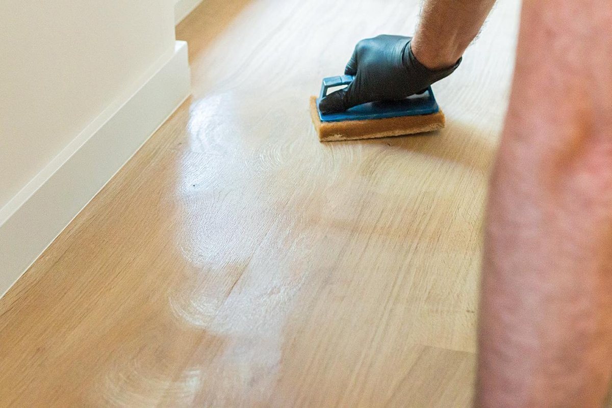 Applying Rubio Monocoat Oil Plus 2C to an oak floor with a scrubby pad